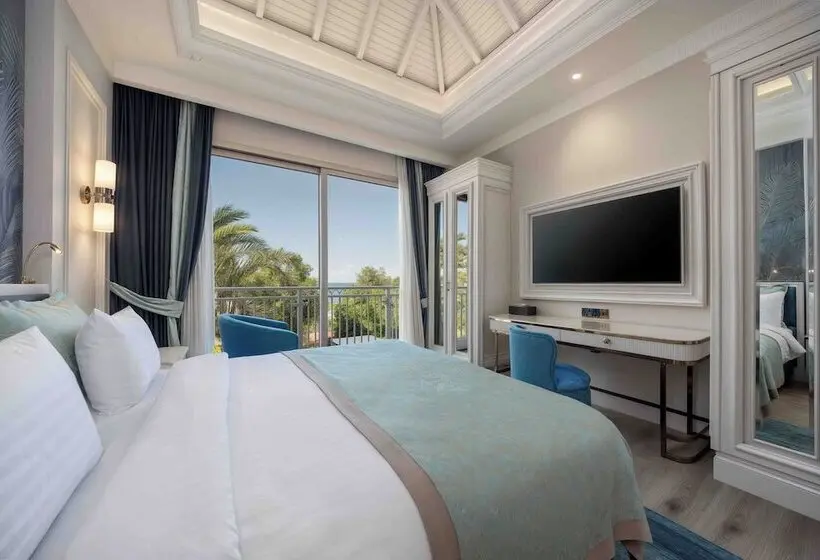 سوییت لوکس, Merit Royal Gardens Hotel & Casino