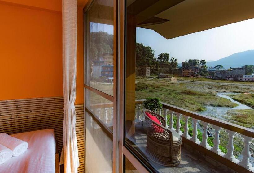 Quarto Deluxe com Sacada, Zostel Pokhara