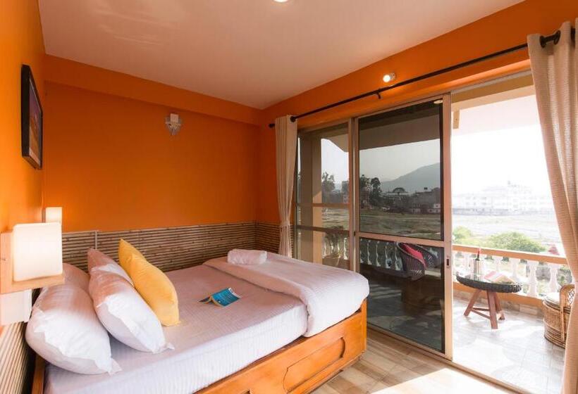 חדר דלוקס עם מרפסת, Zostel Pokhara