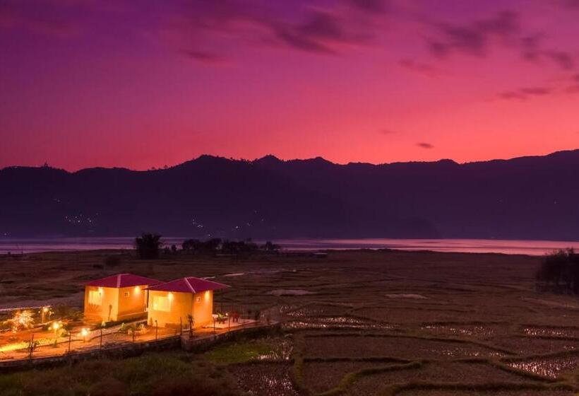 Quarto Estandar Vista Lago, Zostel Pokhara