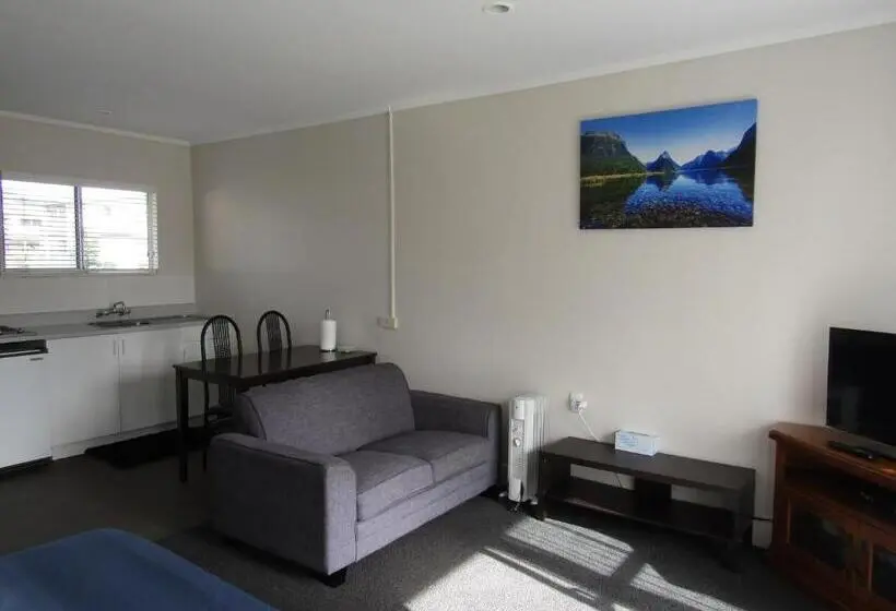 استودیوی استاندارد, Anchorage Motel