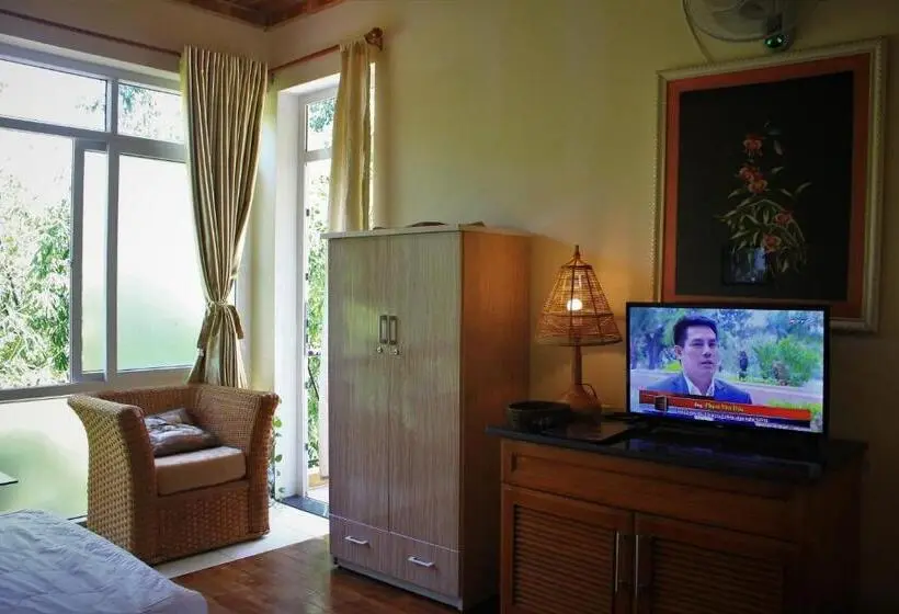 اتاق استاندارد سه تخته با چشم‌انداز باغ, The Hillside Homestay Hue