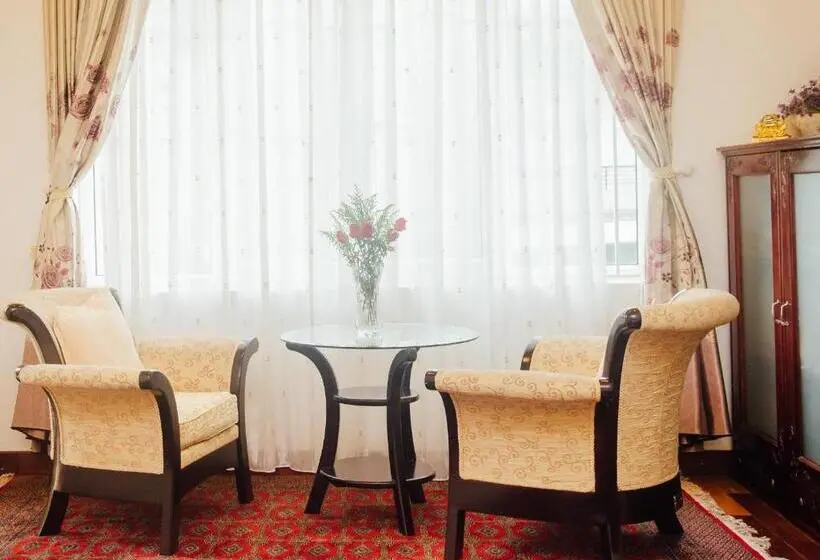 اتاق لوکس سه تخته, The Hillside Homestay Hue