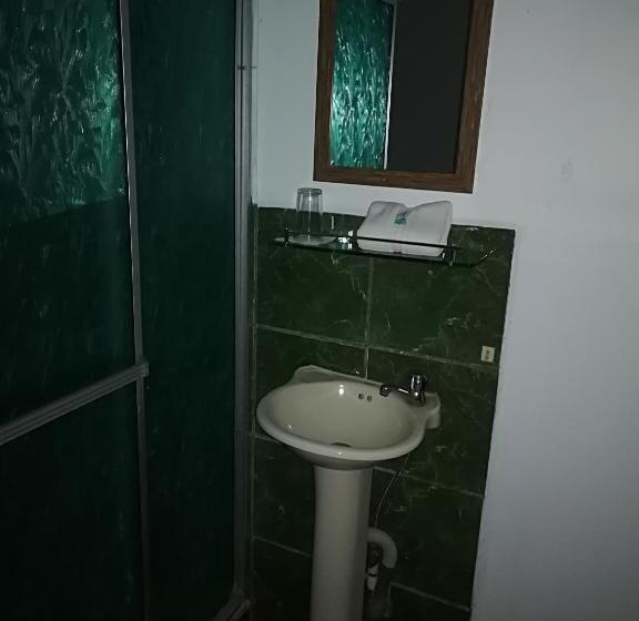 اتاق استاندارد, Don Robert