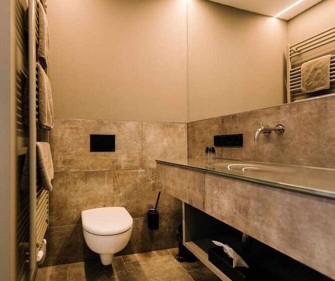 スタンダードシングルルーム, Johanns