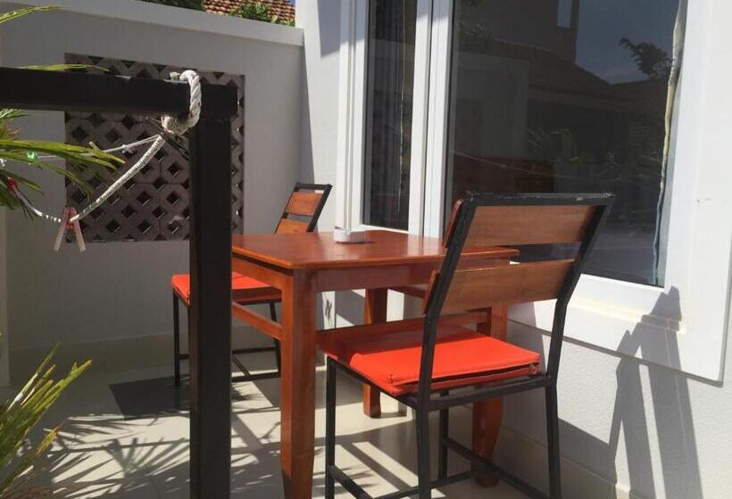 Standaard Driepersoonskamer met Balkon, May Bungalow