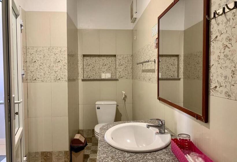 Standaardkamer met Kingsize Bed, May Bungalow