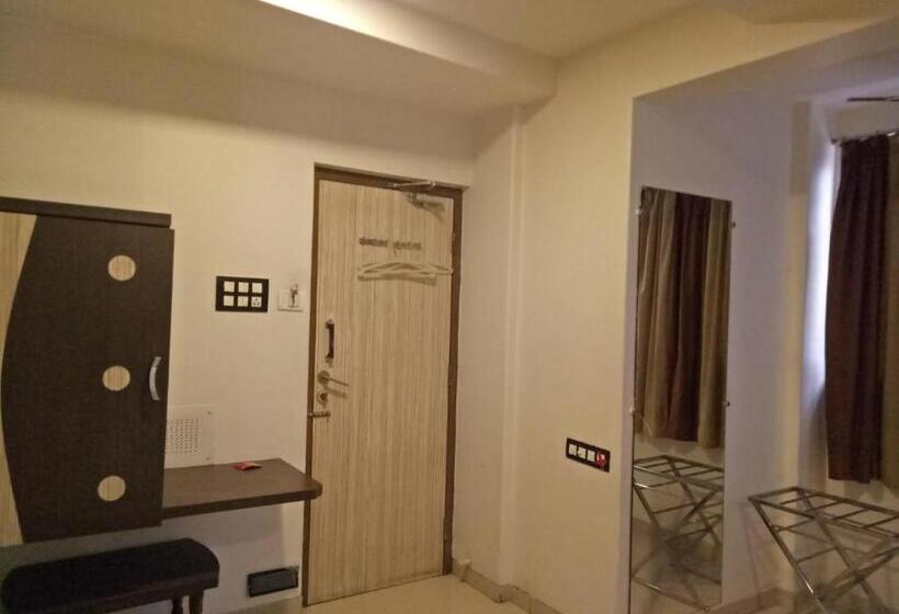 Standard Kolmen Hengen Huone, Navi Mumbai