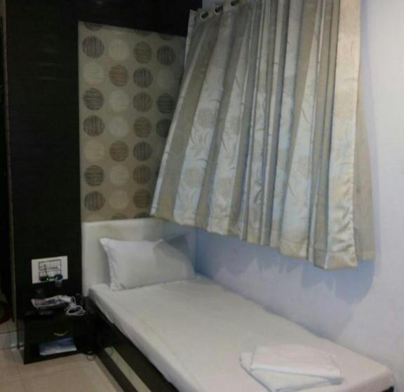 Deluxe Yhden Hengen Huone, Navi Mumbai