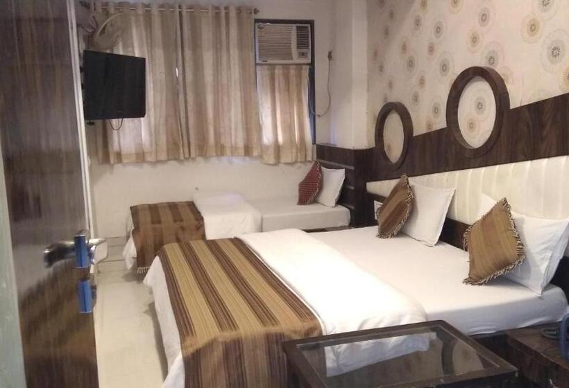 Deluxe Kolmen Hengen Huone, Navi Mumbai