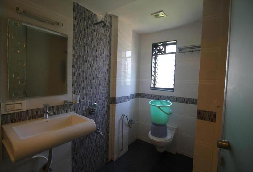 Deluxe Kolmen Hengen Huone, Navi Mumbai