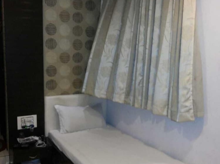 Deluxe Yhden Hengen Huone, Navi Mumbai