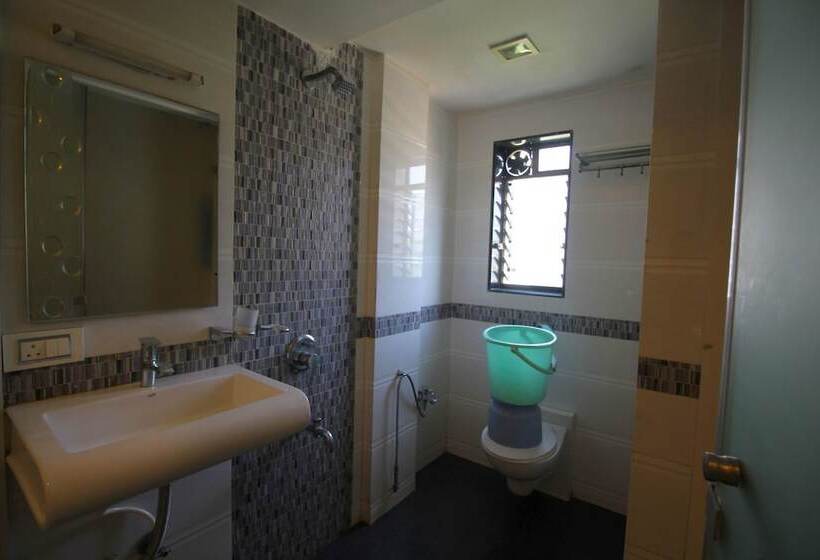 Deluxe Kolmen Hengen Huone, Navi Mumbai