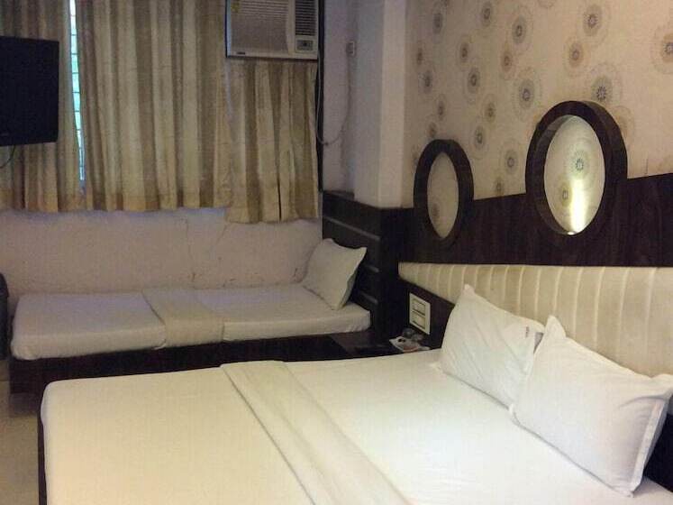 Deluxe Kolmen Hengen Huone, Navi Mumbai