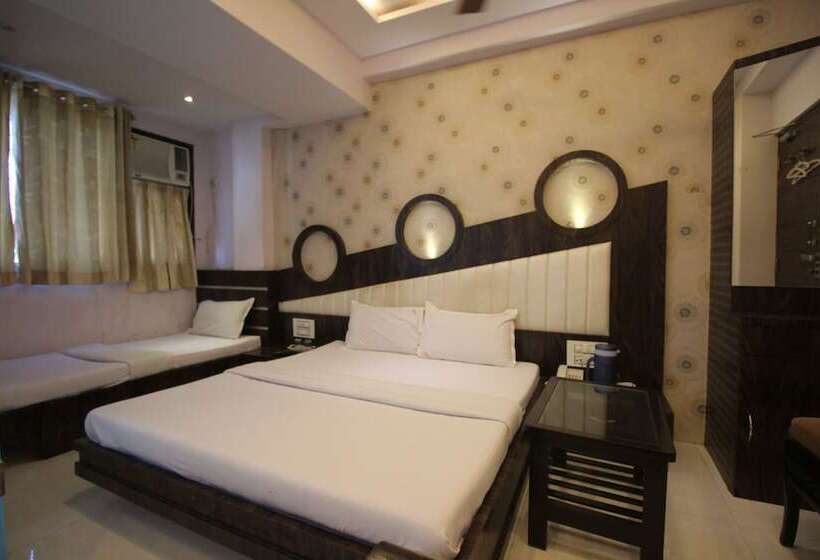 Deluxe Kolmen Hengen Huone, Navi Mumbai