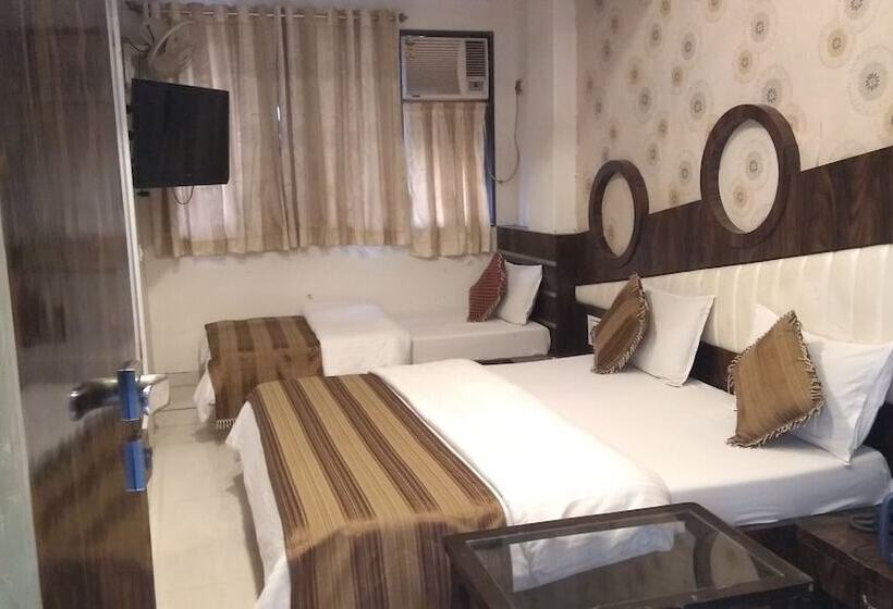 Deluxe Kolmen Hengen Huone, Navi Mumbai