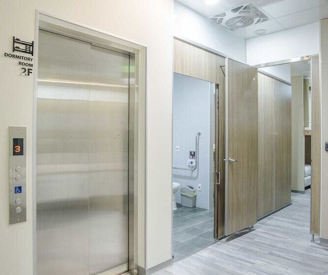 تختخواب در اتاق مشترک, Old Door Hostel & Bar