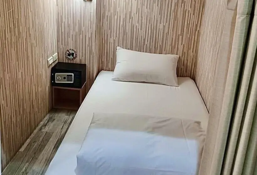 تختخواب در اتاق مشترک, Old Door Hostel & Bar