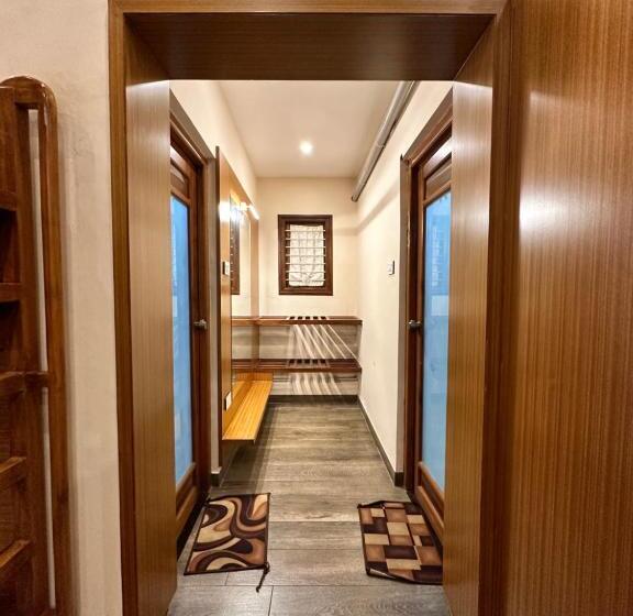 Fyrbädds Deluxerum, Singaras Coffee Country