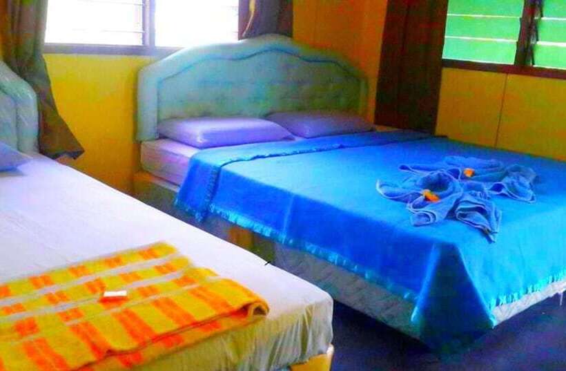 חדר סטנדרט לשלושה, Sukau Backpackers B&b