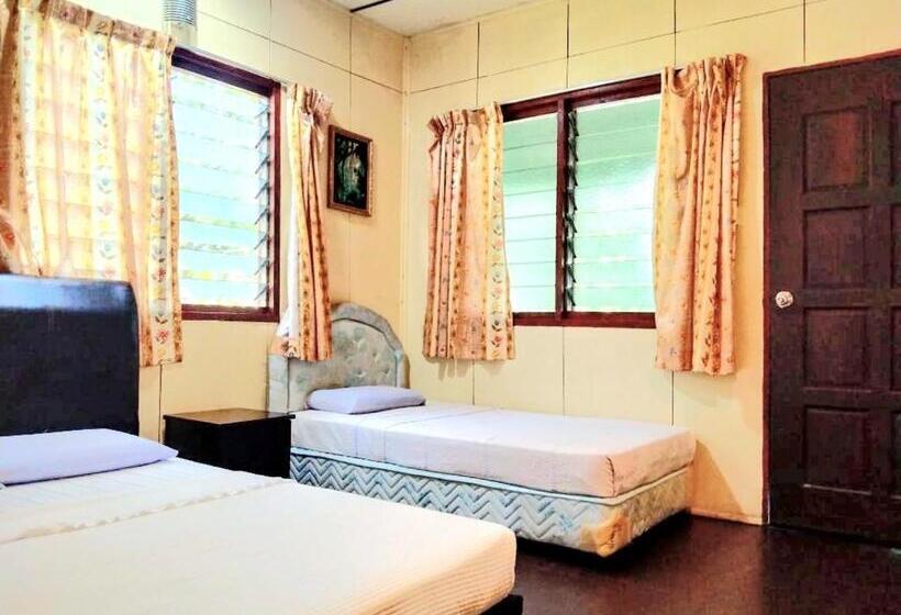 Семейный Номер, Sukau Backpackers B&b