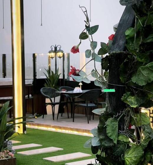 سوییت لوکس, Al Sharq