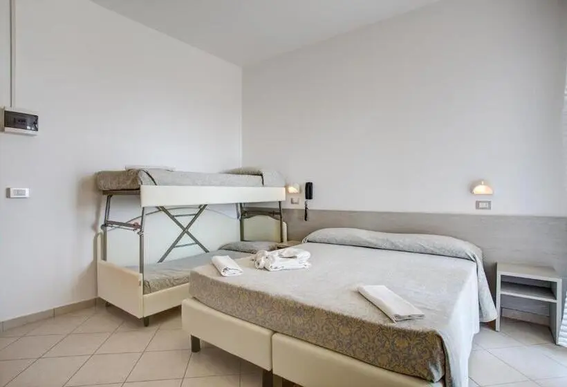 Pokój Czteroosobowy Standard Widok Morze, Amedea