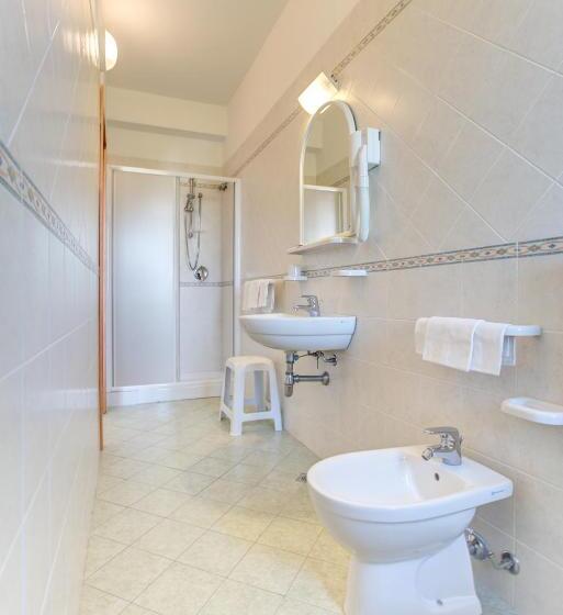 Pokój Czteroosobowy Standard Widok Morze, Amedea