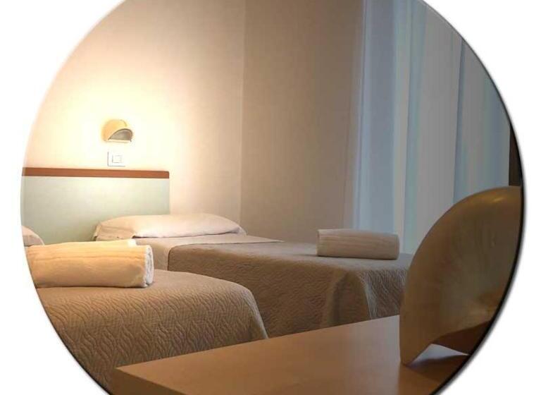 Pokój Czteroosobowy Standard Widok Morze, Amedea