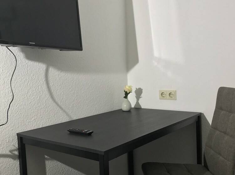 Номер Deluxe, Degen