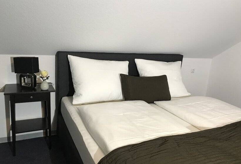 Номер Deluxe, Degen