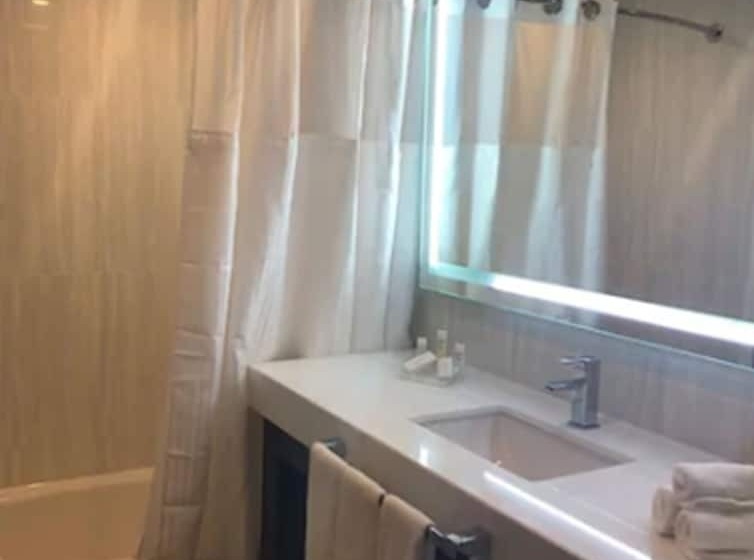 스탠다드 룸 더블 침대, Hilton Garden Inn Salamanca