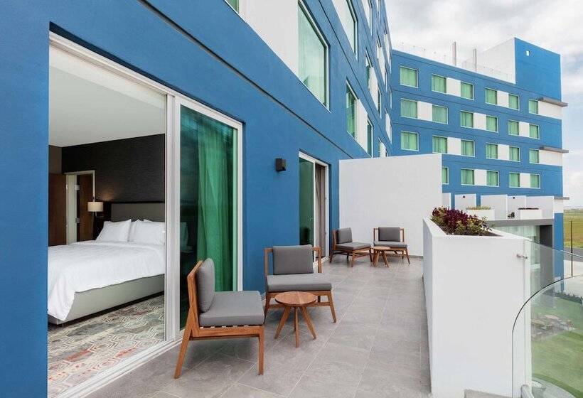 발코니가 있는 스위트, Hilton Garden Inn Salamanca