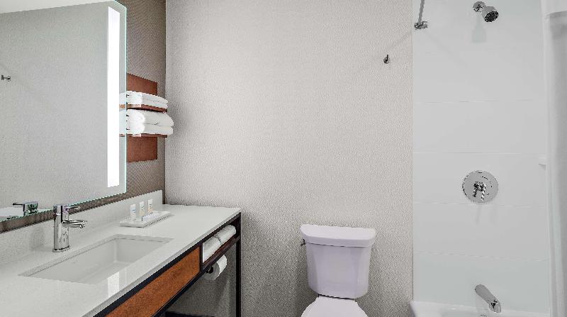 キングサイズベッドのスタンダードルーム, Hilton Garden Inn Salamanca