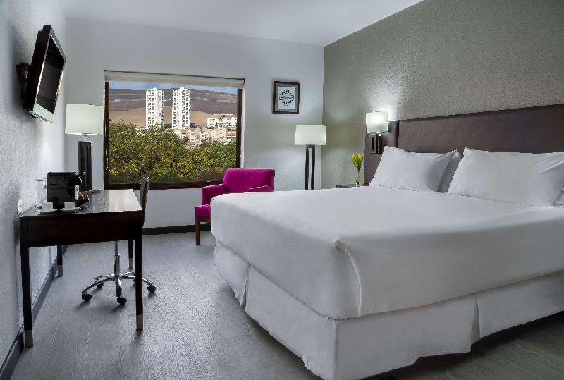 발코니가 있는 스위트, Hilton Garden Inn Salamanca