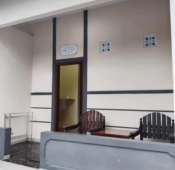 Cameră Superioară, Lestari