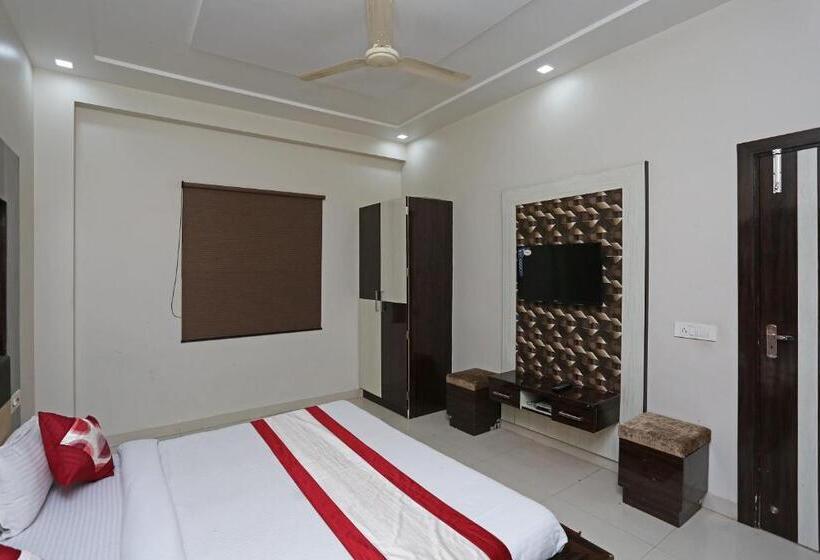 三人经典房间, Oyo 13475 Kn Plaza