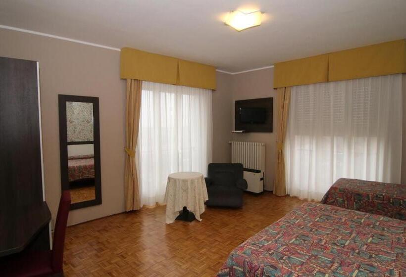 Номер Стандарт Трехместный, Ristorante Vittoria