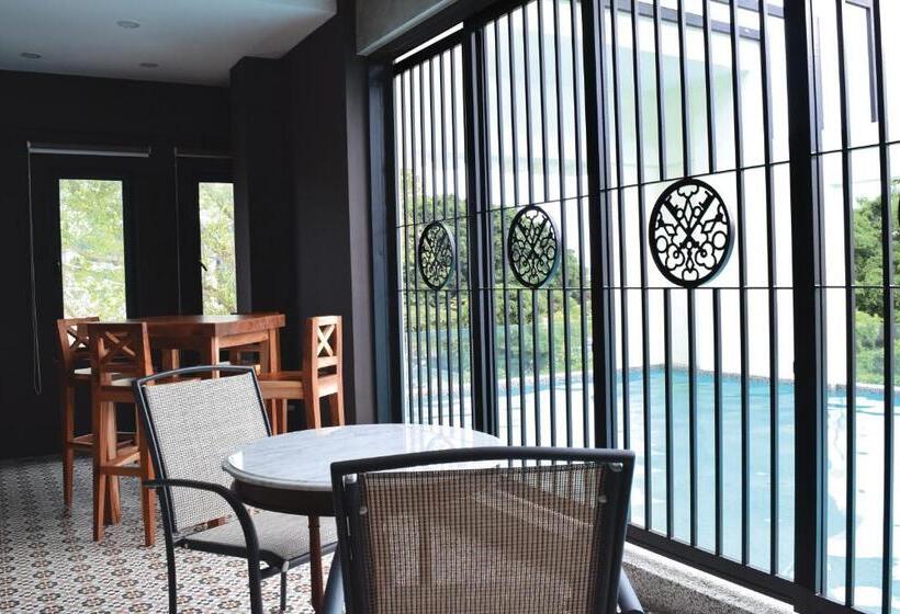 سوییت, Treasures Hotel And Suites