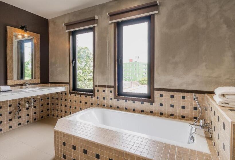 סוויטה, Treasures Hotel And Suites