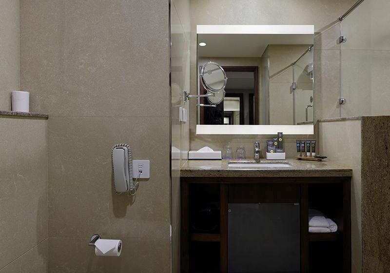 اتاق سوپریور با تخت بزرگ, Novotel Kochi Infopark