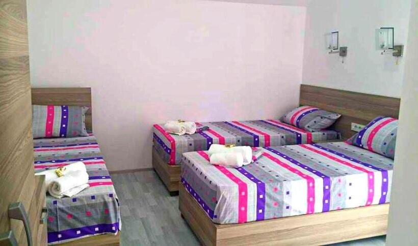 اتاق استاندارد سه نفره, Atina Lux Hostel