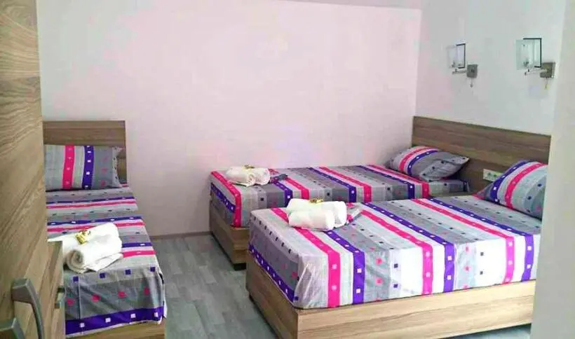 اتاق استاندارد سه نفره, Atina Lux Hostel