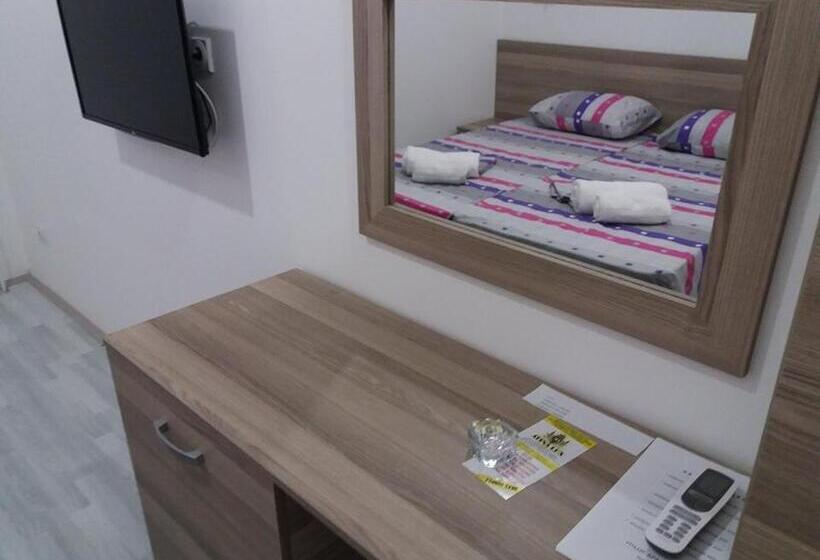 Chambre Triple Standard, Atina Lux Hostel