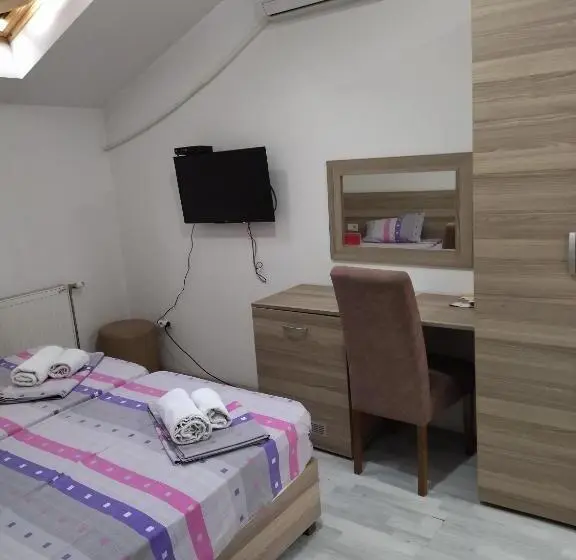 اتاق استاندارد یک نفره, Atina Lux Hostel