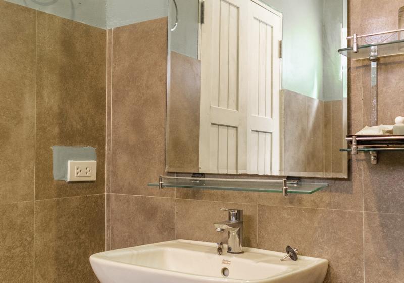 スタンダードルーム, 100 Boutique