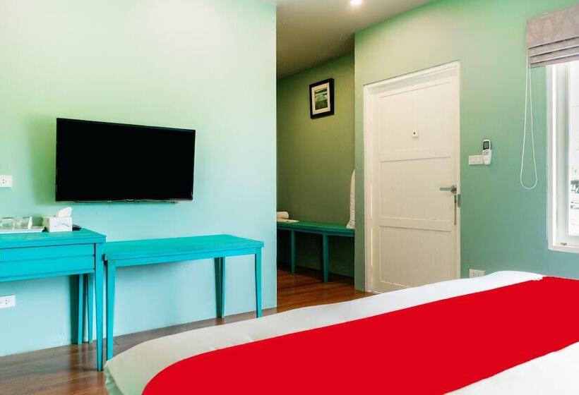 スタンダードルーム, 100 Boutique