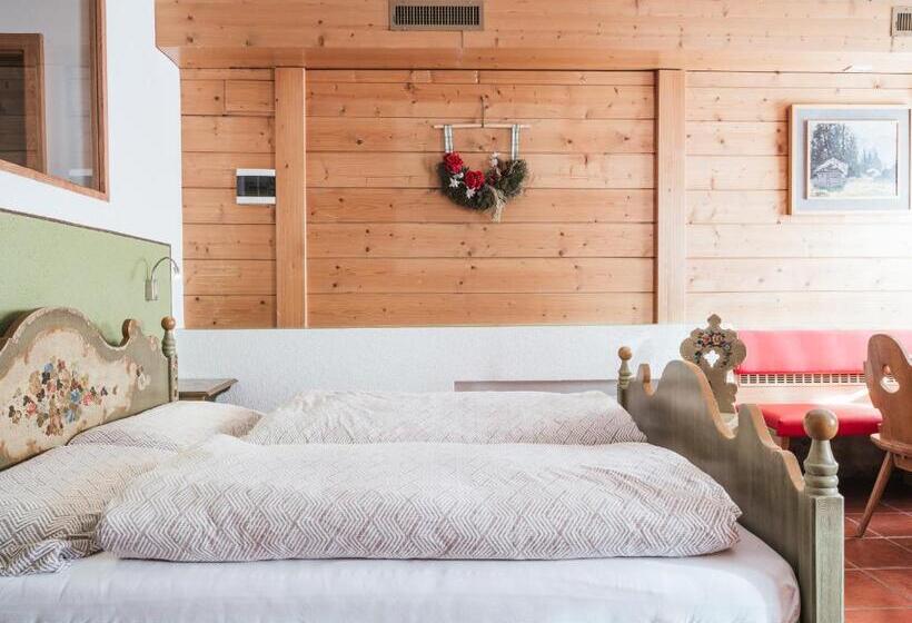 חדר משפחתי, Rifugio Graziani Hütte