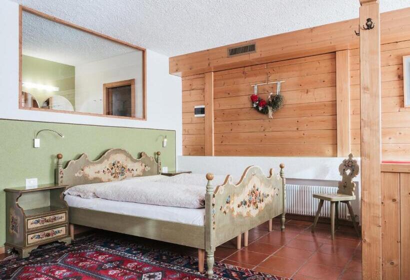 חדר משפחתי, Rifugio Graziani Hütte