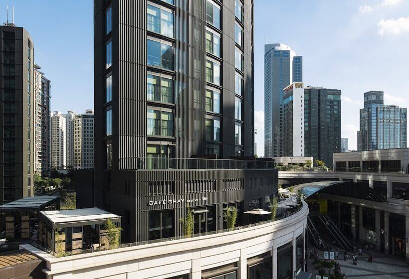 스탠다드 스튜디오 (테라스구비), The Middle House